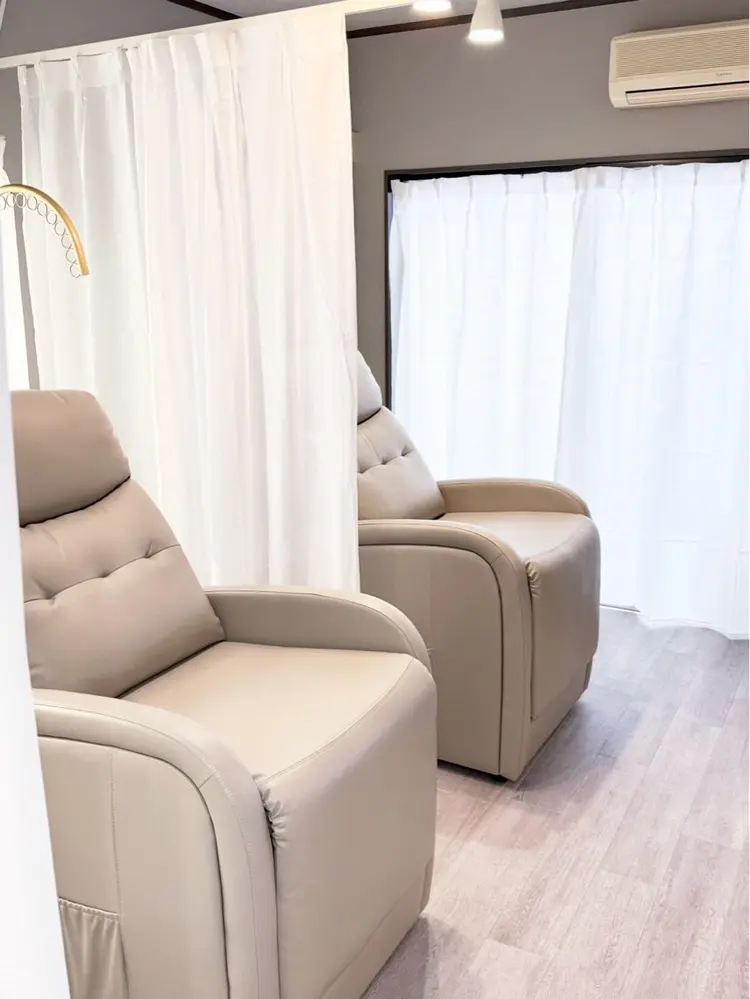 眉毛•まつげサロン MoveOn 府中の内観・外観1