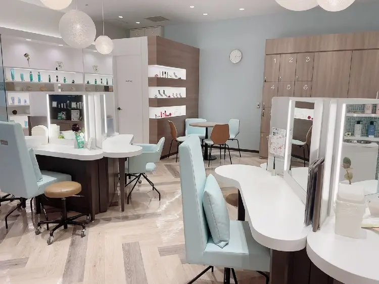 ナリスビューティサロン博多マルイ店の内観・外観2