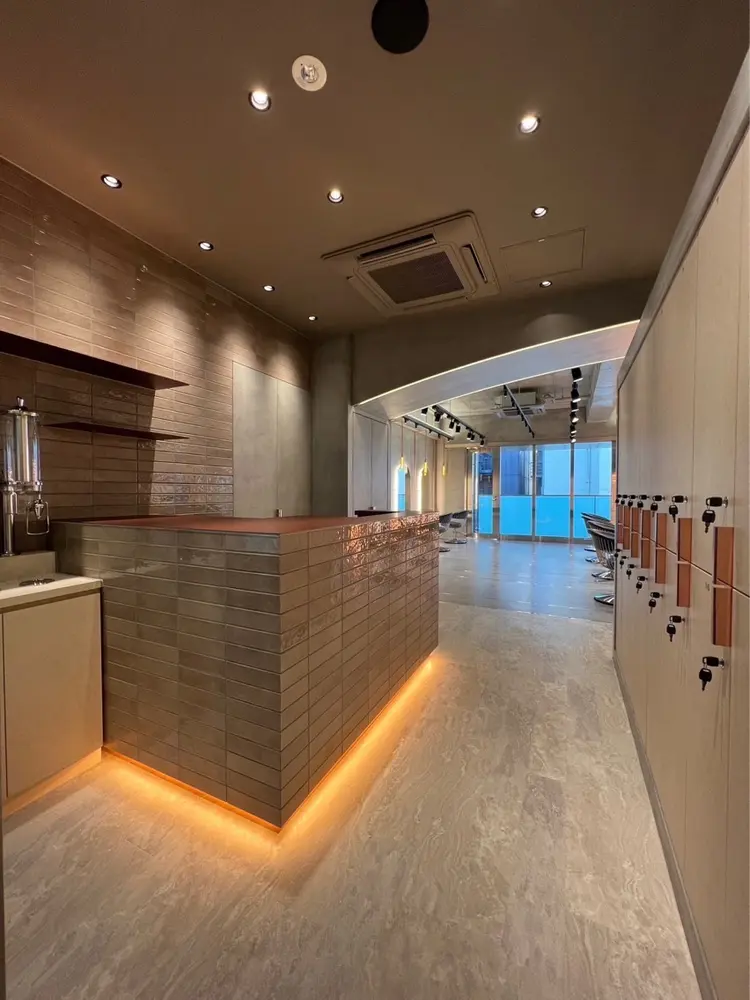 SALOWIN 原宿iori B1の内観・外観1