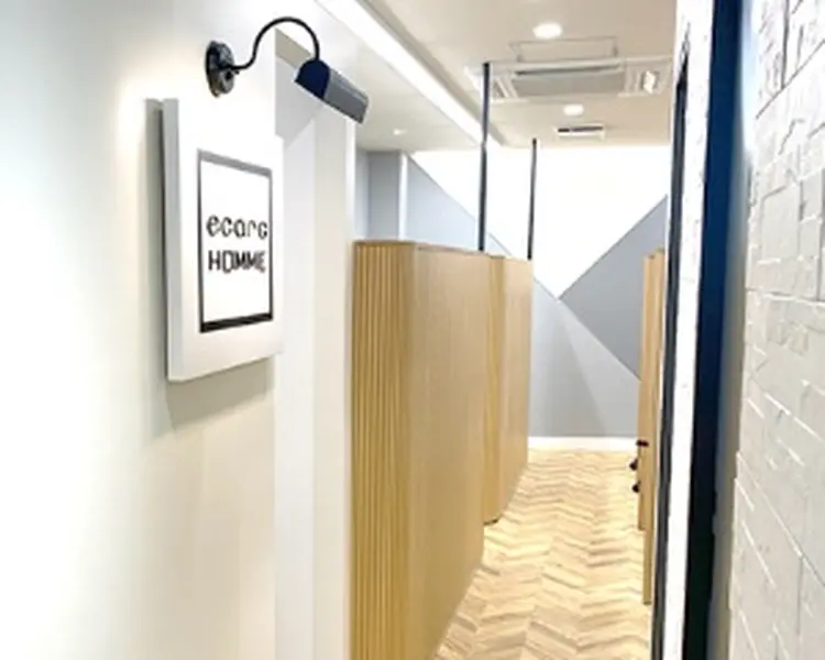 ecarg HOMME 新宿店の内観・外観1