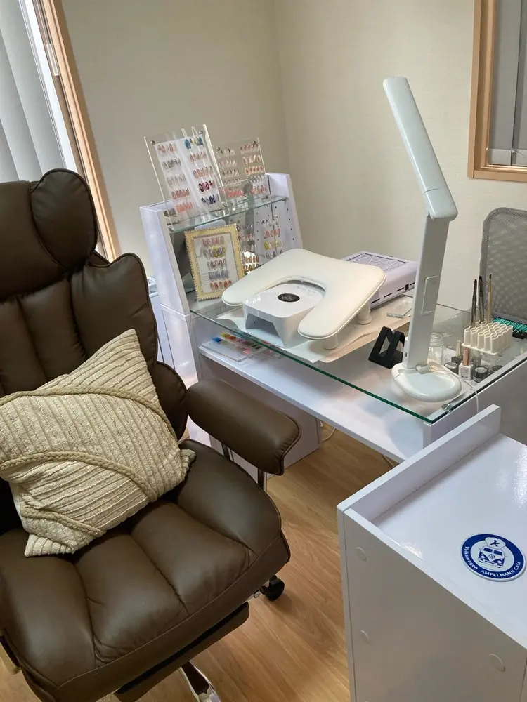 ネイルサロン　アルストロメリアの内観・外観1