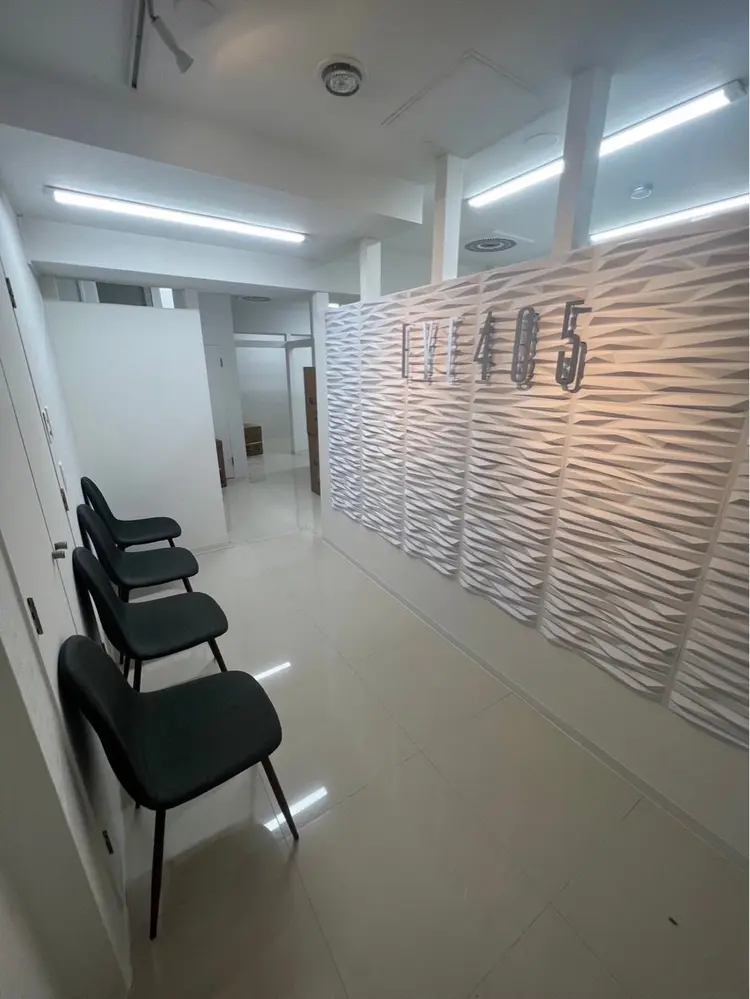 EYE405【アイヨンマルゴ】新宿店の内観・外観1