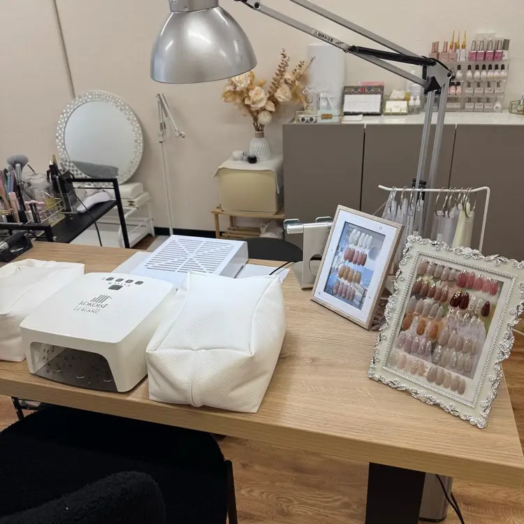 nail salon Eminalの内観・外観1