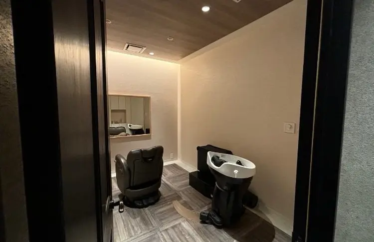 Caris横浜店の内観・外観2