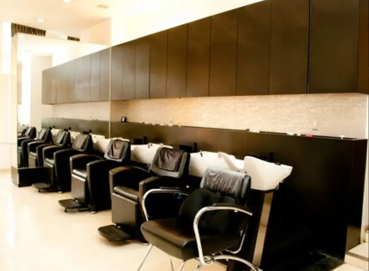 CLESC' 武蔵浦和店 美容室の内観・外観2