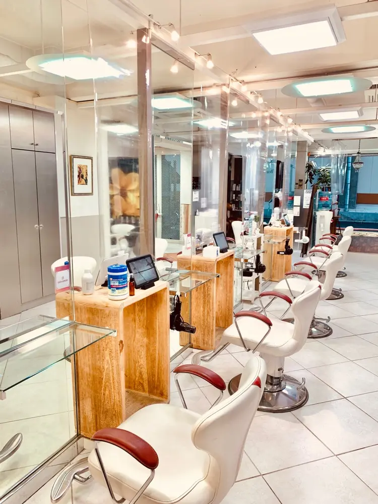 HAIR＆MAKE EARTH KAMEARIの内観・外観1