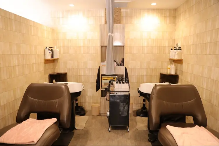 Hair Lounge Roughの内観・外観2