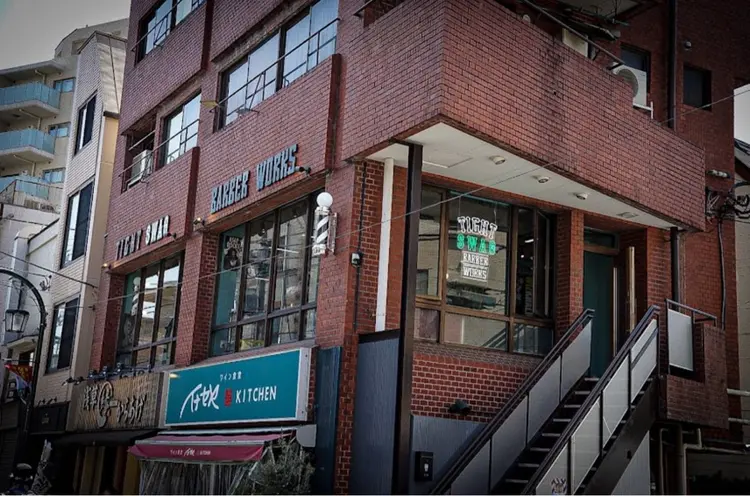 TIGHT SWAG BARBERWORKS三軒茶屋の内観・外観3