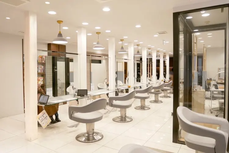 HAIR & MAKE EARTH 調布店の内観・外観2