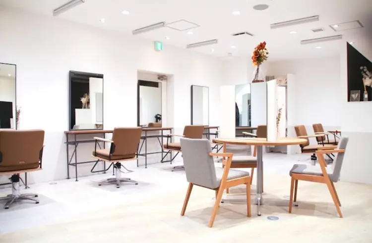 TLUUS本店の内観・外観1