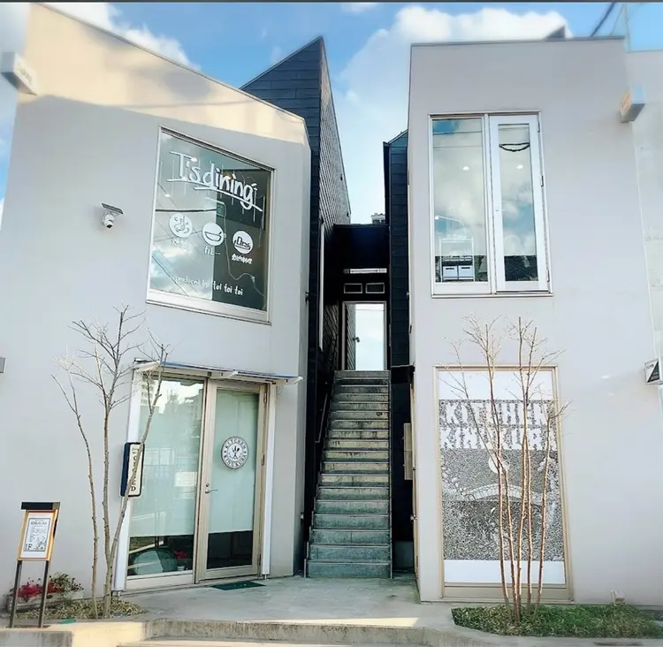 Rairia nailの内観・外観1