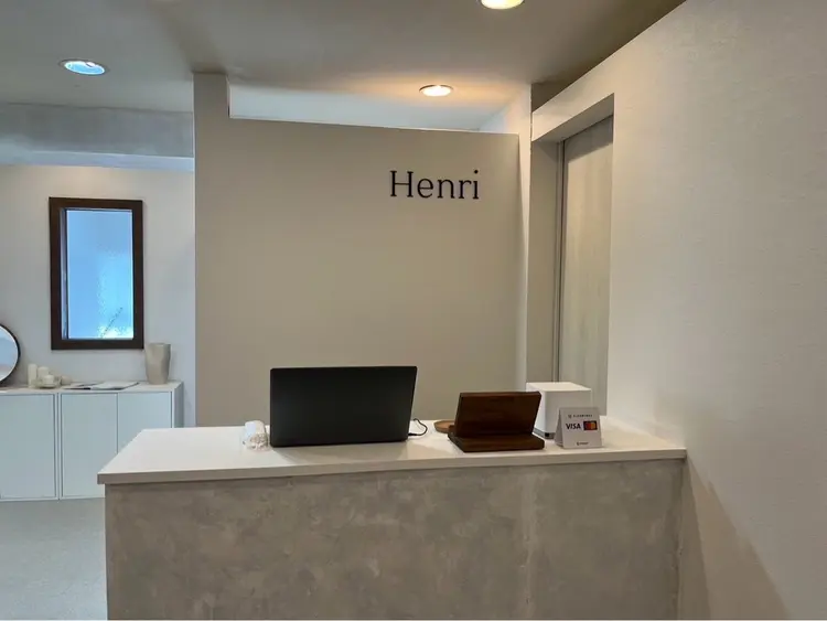 nail & eye Henriの内観・外観1