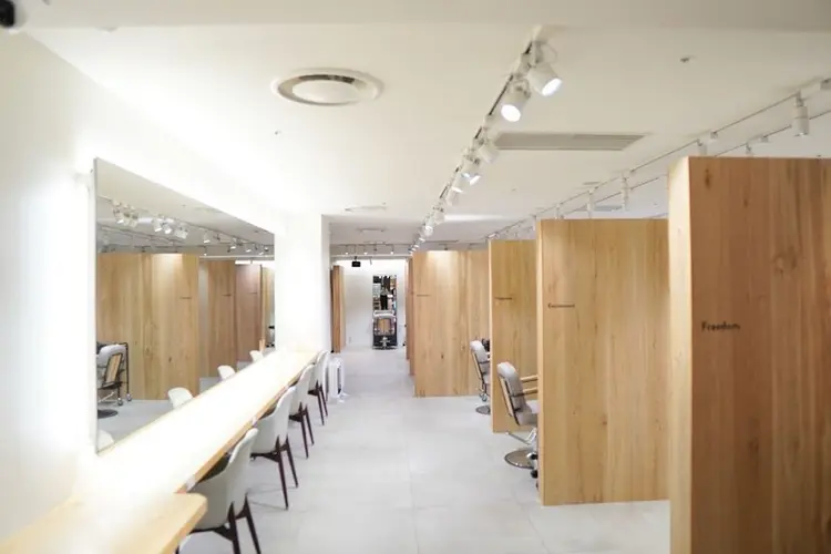 GO TO DAY SHAiRE SALONの内観・外観2