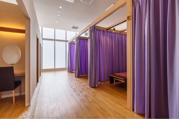 美容電流サロン　RAY PLUS イオン卸町店の内観・外観3