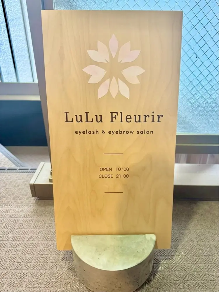 LuLu Fleurir【ルルフルーリア】アイブロウ&アイラッシュ専門店の内観・外観2
