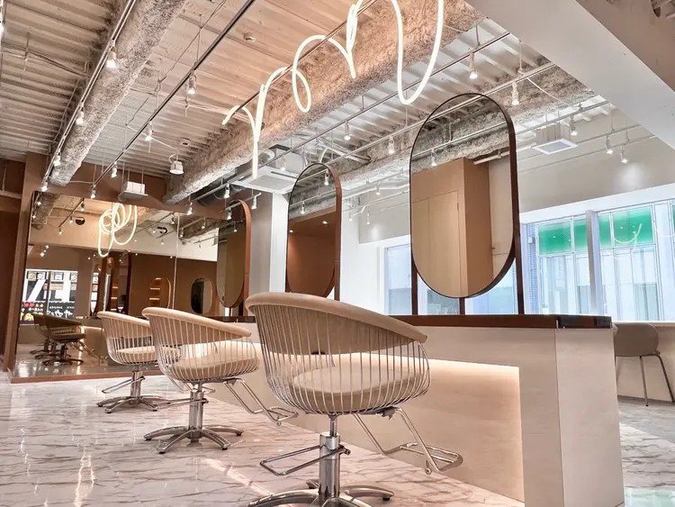 D.I.E.V.A hair  錦糸町店の内観・外観1