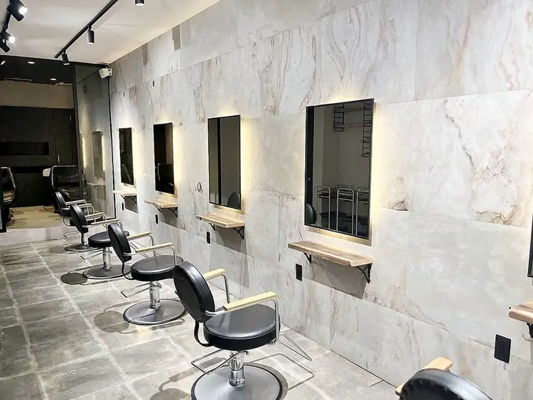 ラフィスヘアー シン 大分店の内観・外観2