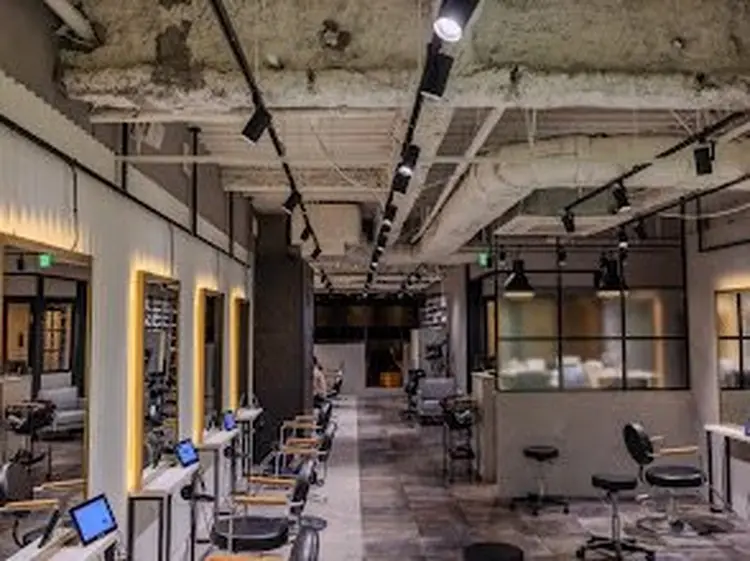 La fith hair clan(ラフィスヘアークラン) 広島本通店の内観・外観1