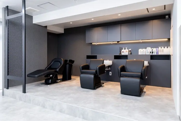 Men's hair salon First 新大宮店の内観・外観2