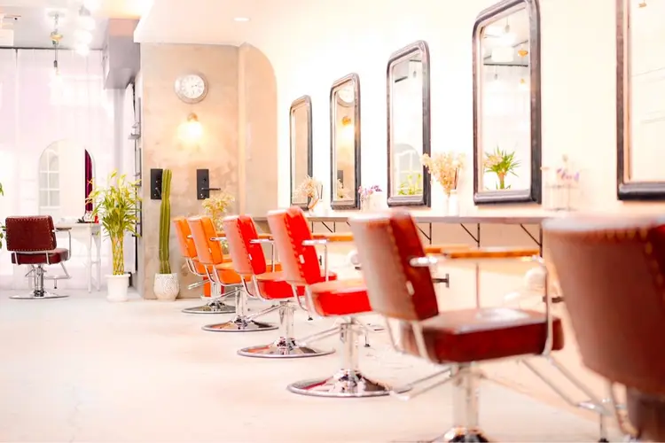 美容室eTONe仙台駅前の内観・外観1