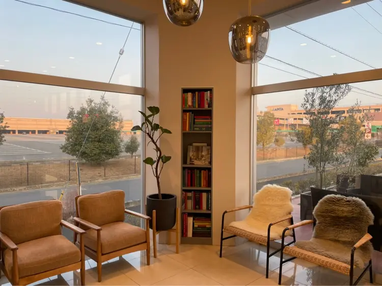 EARTH coiffure beaute 東松山店の内観・外観1