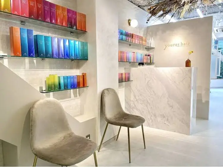 youres  hair  髪質改善トリートメント&ヘッドスパ新宿三丁目店の内観・外観3