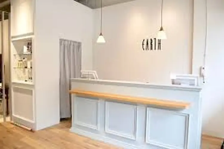 ヘア&メイクEarthの内観・外観2