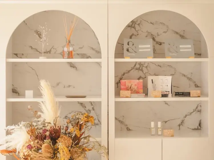 LuLu Fleurir【ルルフルーリア】アイブロウ&アイラッシュ専門店の内観・外観3