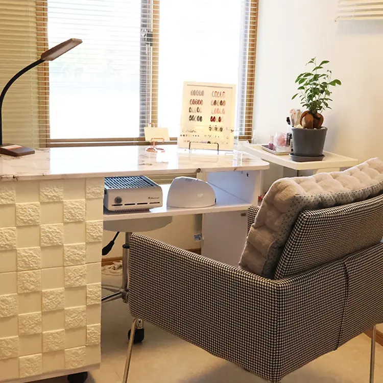 C nailsalonの内観・外観2