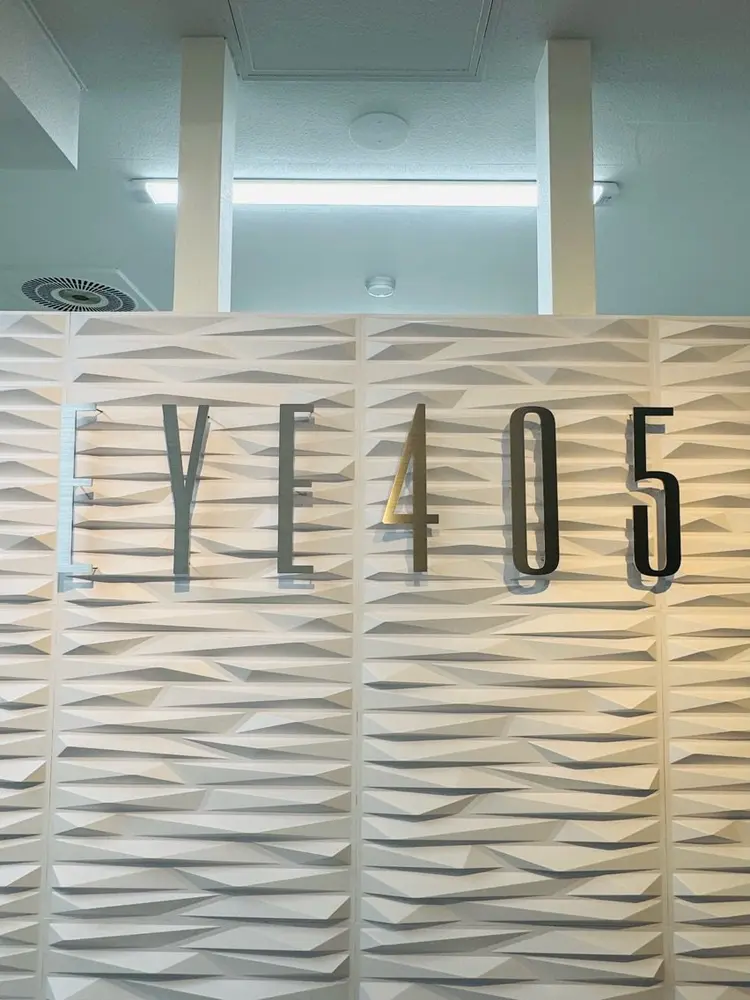 eye405 新宿店の内観・外観1