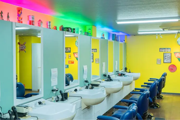 FREEDOM BARBER&CO.の内観・外観3