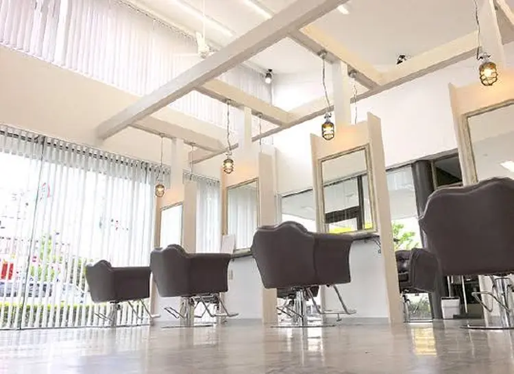 GRACE hair designing(グレイスヘアデザイニング)の内観・外観1