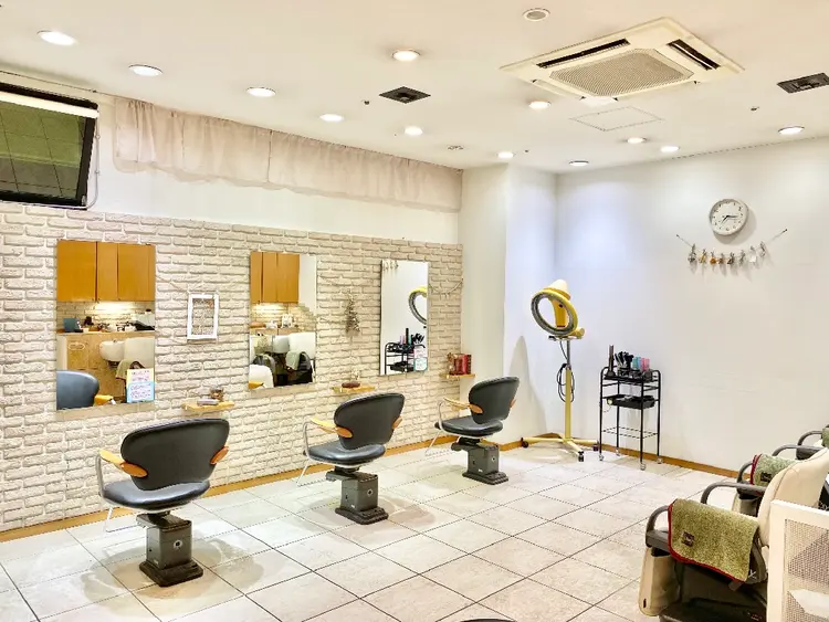 ノーブル美容室イオン高橋店の内観・外観3