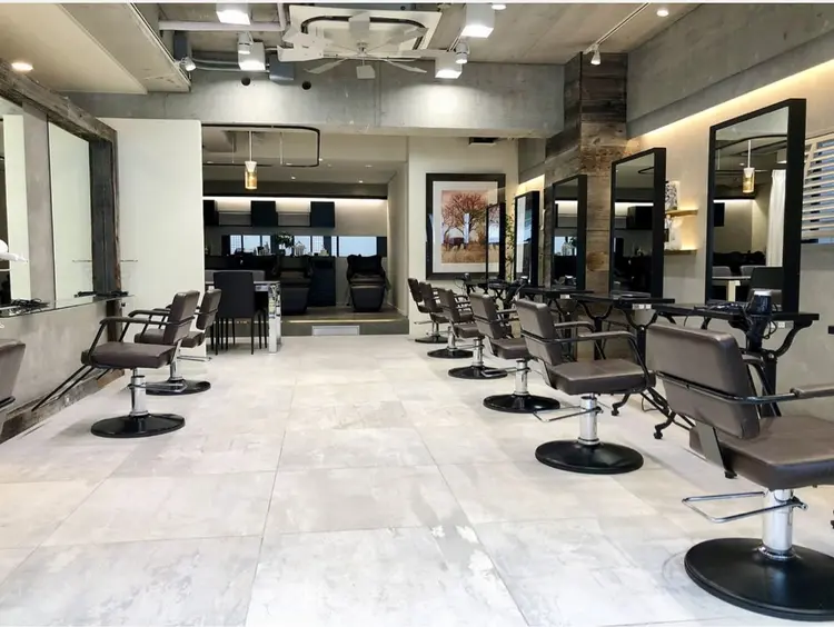 美容室TORNADOの内観・外観1