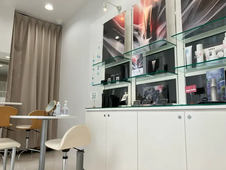 POLA THE BEAUTY 梅田店の内観・外観1