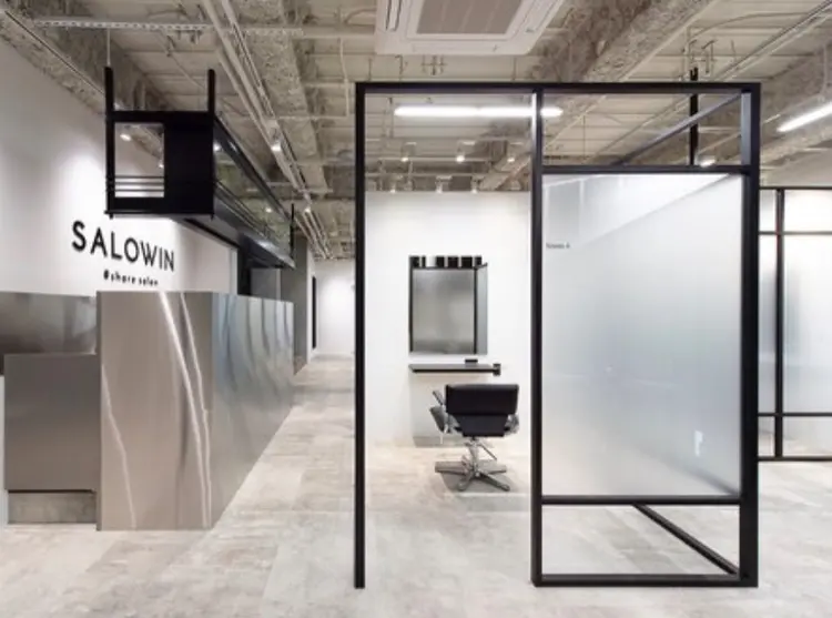 SALOWIN池袋店の内観・外観2