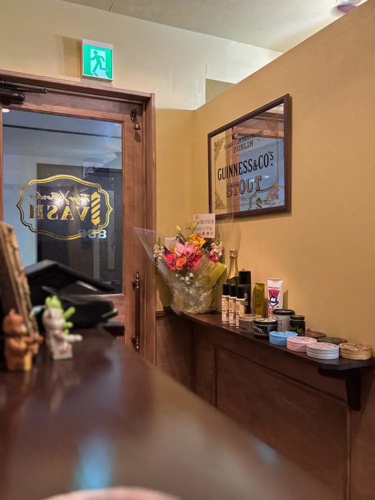 Tokyo Barber VASH北千住店の内観・外観1
