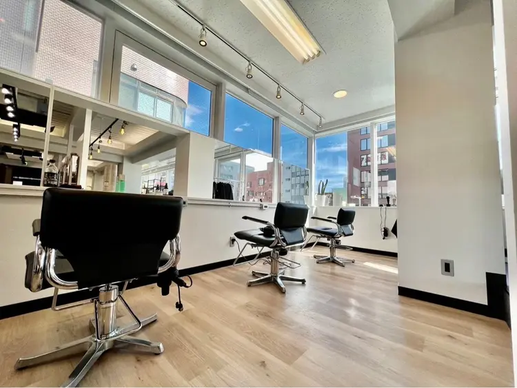 WAVEY2 ft.fifth MENS SALON 横浜西口店の内観・外観3