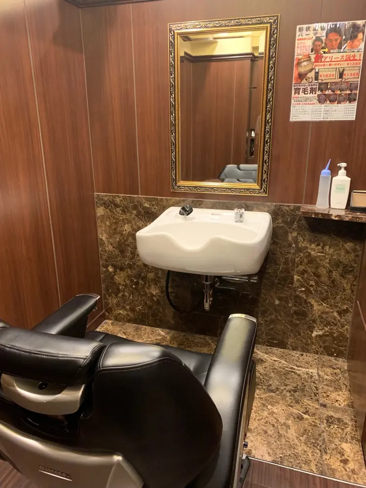 HIRO GINZA barber shop福岡本店の内観・外観2