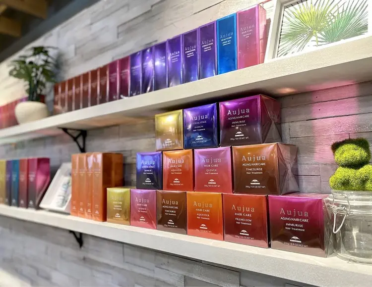 youres hair 髪質改善トリートメント&ヘッドスパ　新宿WEST【ユアーズヘア】の内観・外観3
