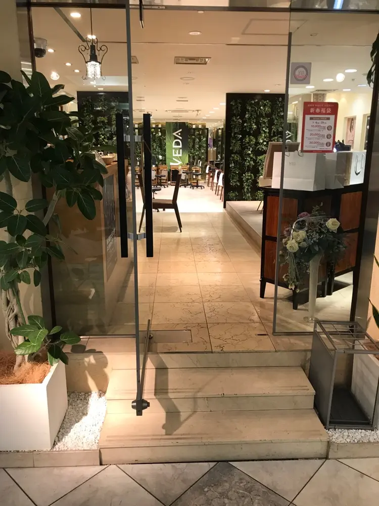 terrace AVEDA大丸心斎橋店の内観・外観1