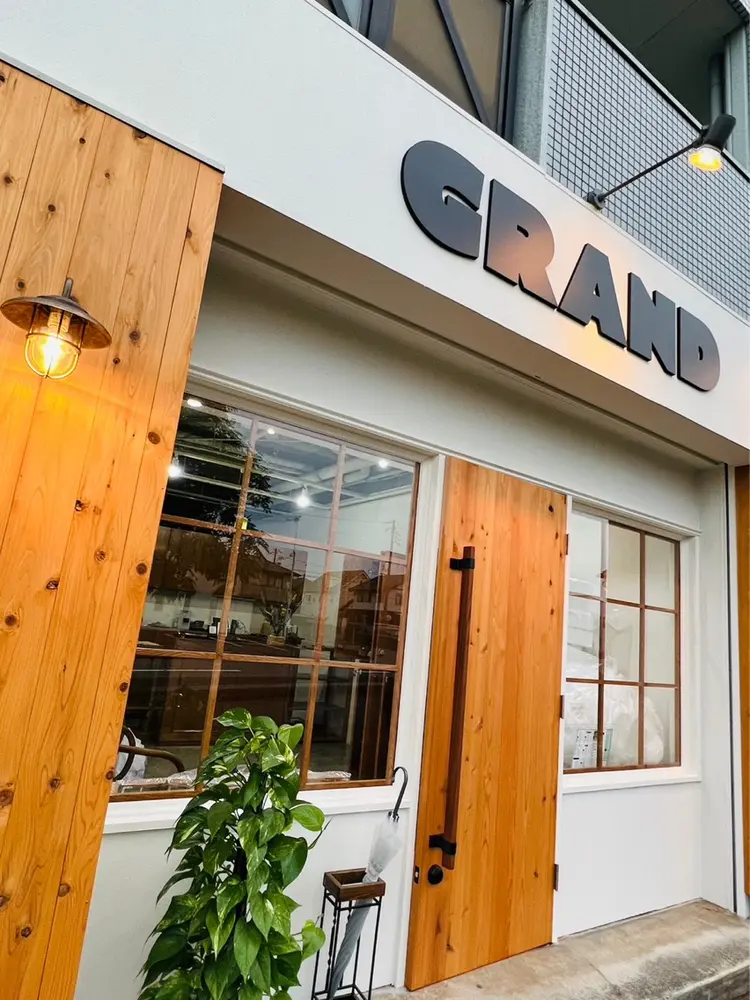 GRANDの内観・外観1