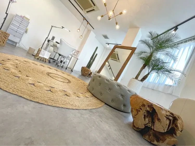 +pur NAILの内観・外観1