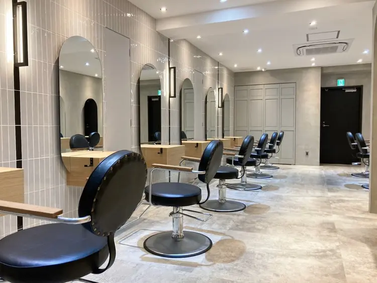 La fith hair dope 新宿店の内観・外観2