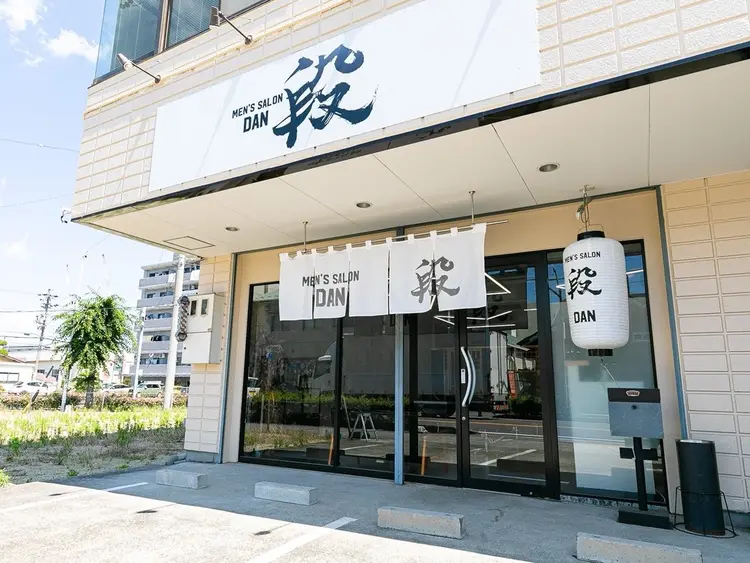men`ssalon段の内観・外観1
