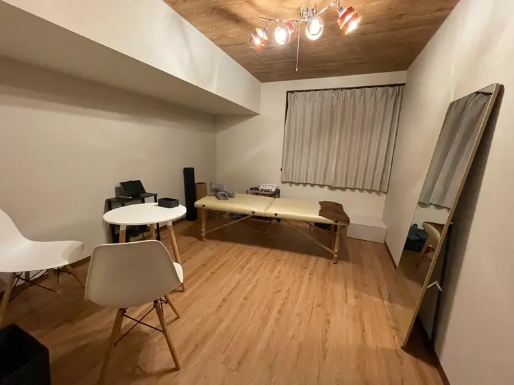 ボディメイク整体サロン＜スフィーダ＞の内観・外観1