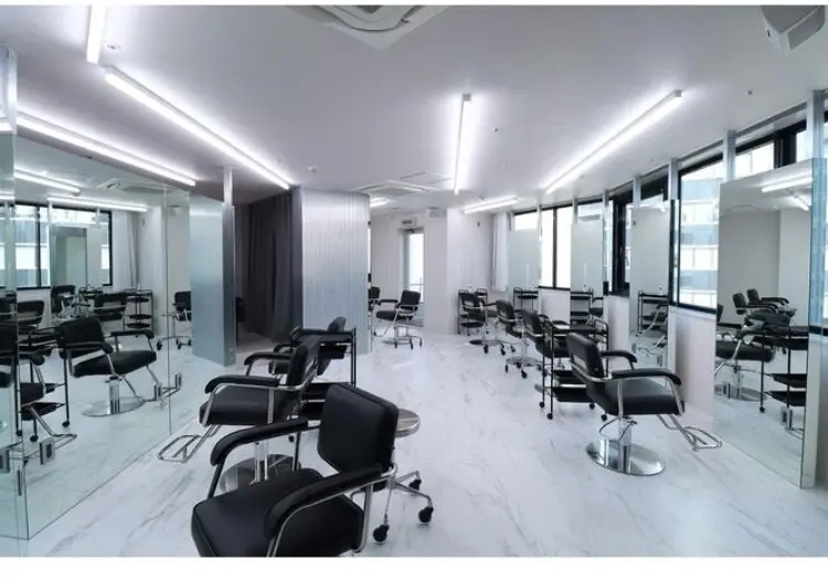 MEN'S salon HYPE 三宮 メンズカット/パーマ/ハイライト/眉毛ワックスMAPの内観・外観2