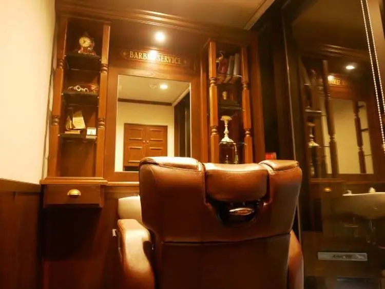 HIRO銀座barber shop横浜店の内観・外観2