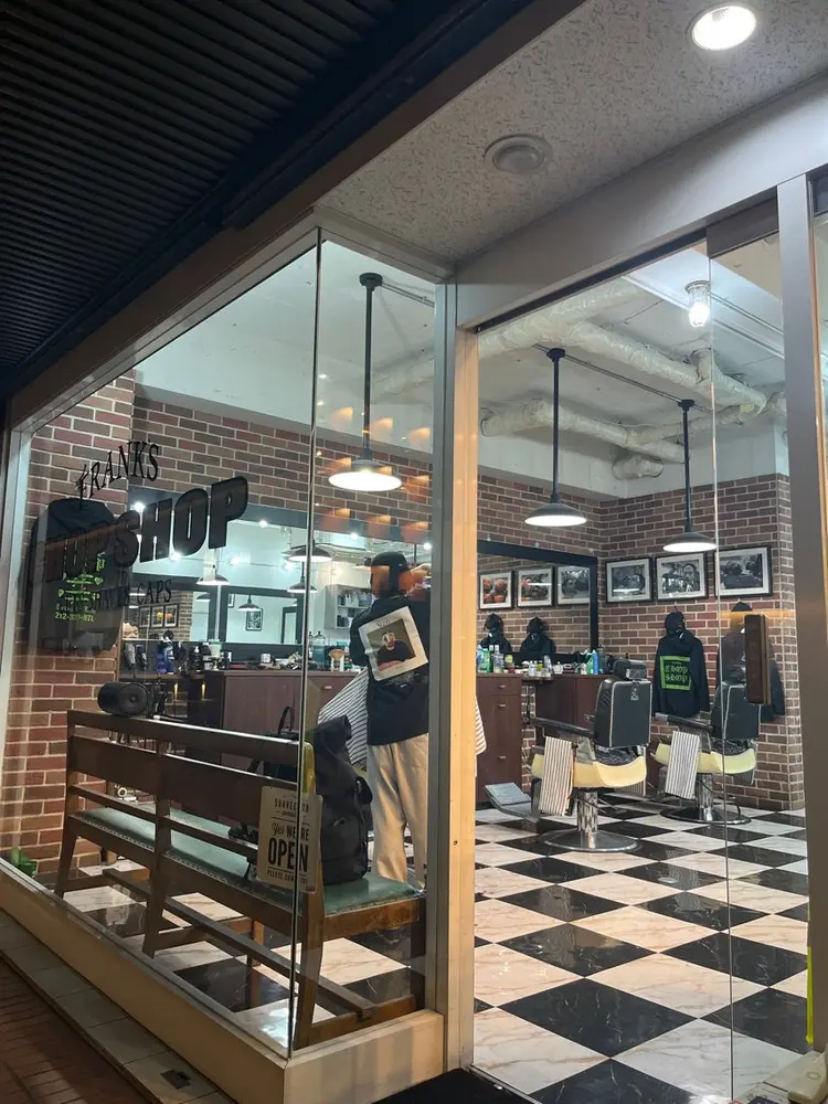 Frank's Chopshop Fukuokaの内観・外観1