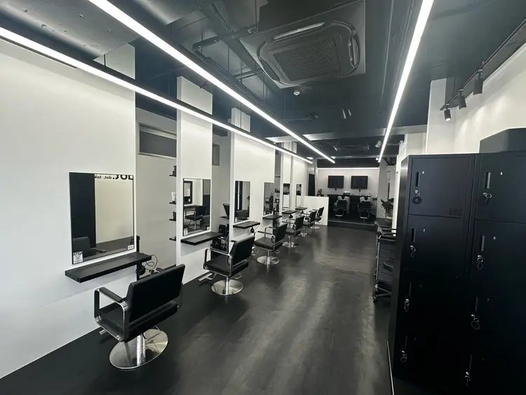 men’s salon dot. tokyo 横浜店の内観・外観1